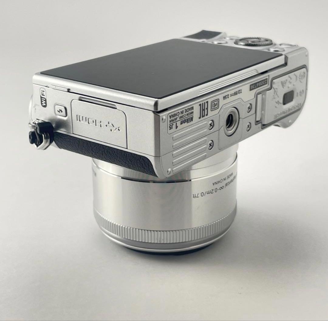 【極上美品】Nikon1 J5 18.5mm単焦点レンズキット　WiFi対応