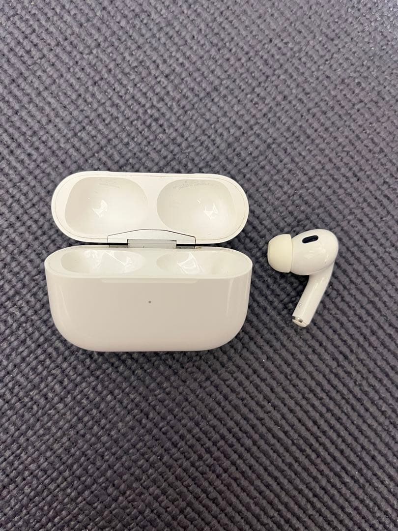 AirPods Pro2 (R) ケースと右耳のみ