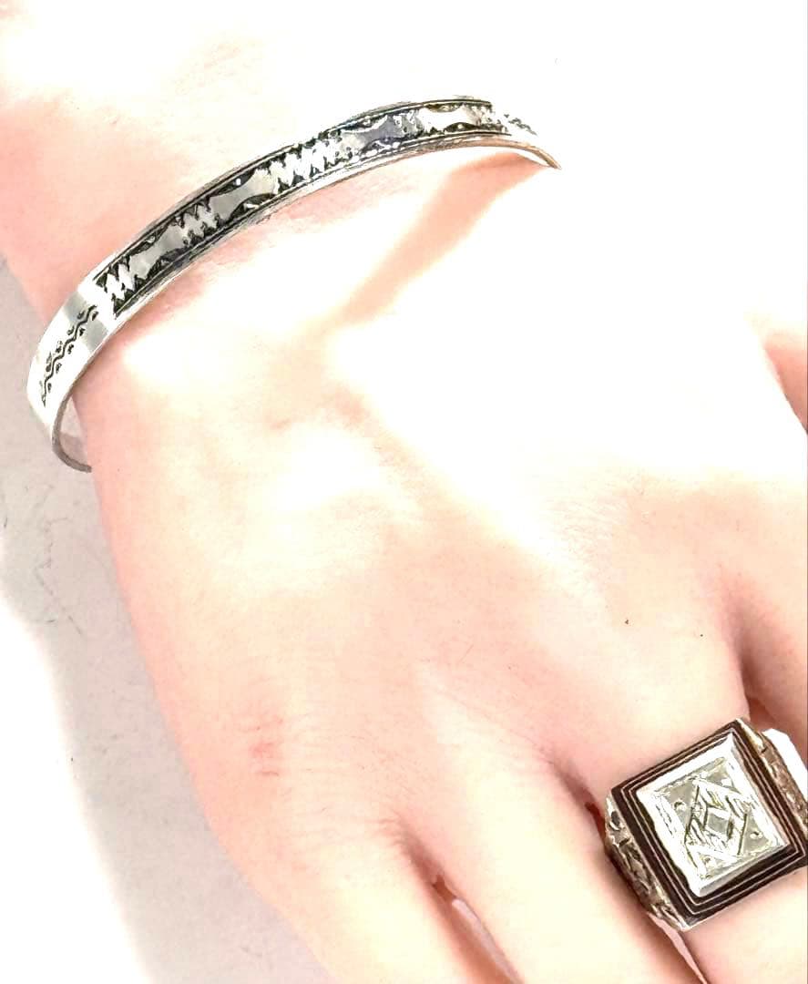 トゥアレグ族　ハンドメイド　さシルバーブレスレット