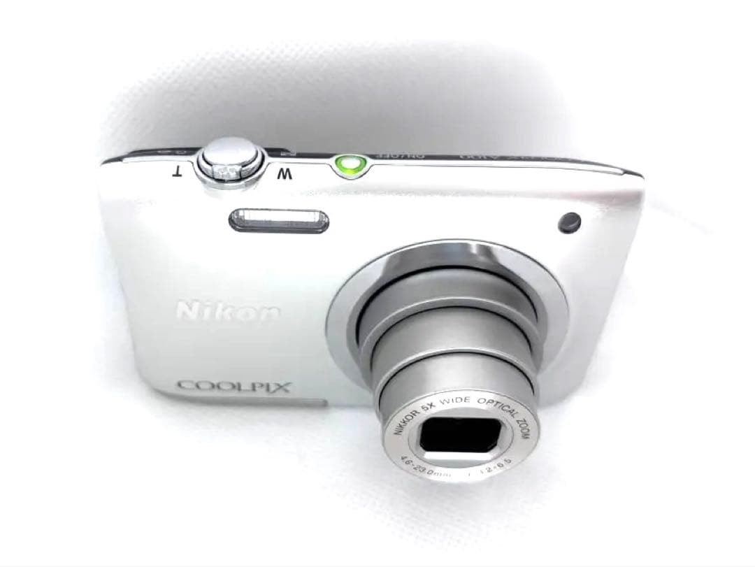 Nikon ニコン COOLPIX クールピクス　A100 シルバー デジカメ