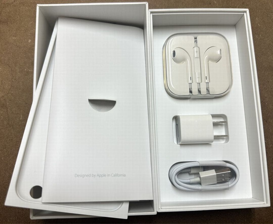 iPhone 8 Plus 3台セット 備品未使用 おまけ2台 SIMフリー
