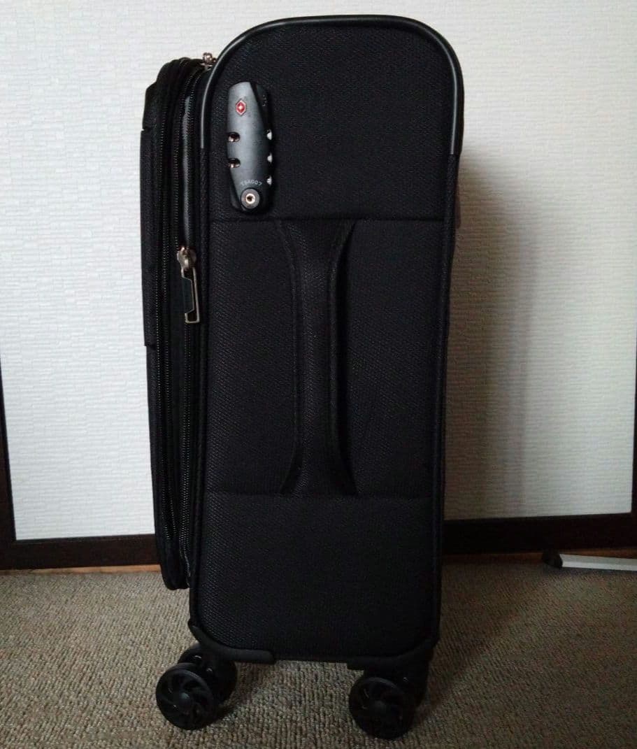 キャリーケース機内持込みサイズ　黒