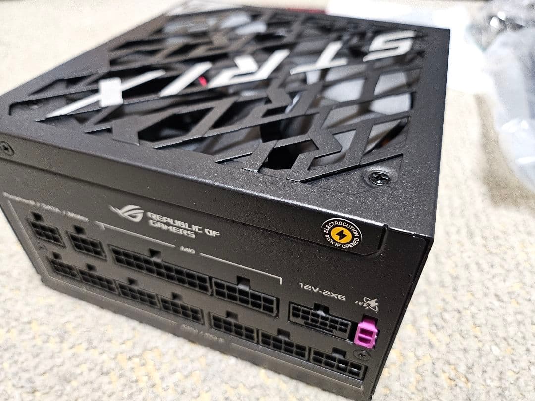 ASUS ROG STRIX 1000W PLATINUM 電源ユニット