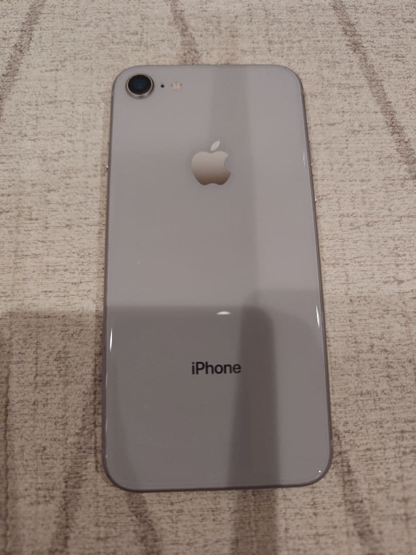 【SIMロックあり 】iPhone8 シルバー 256GB