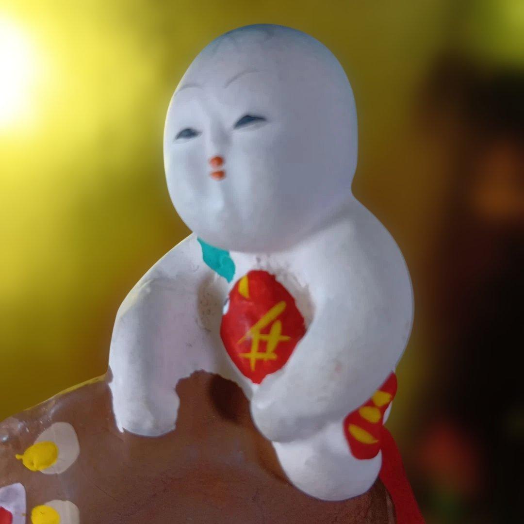 子供とイノシシの陶器置物