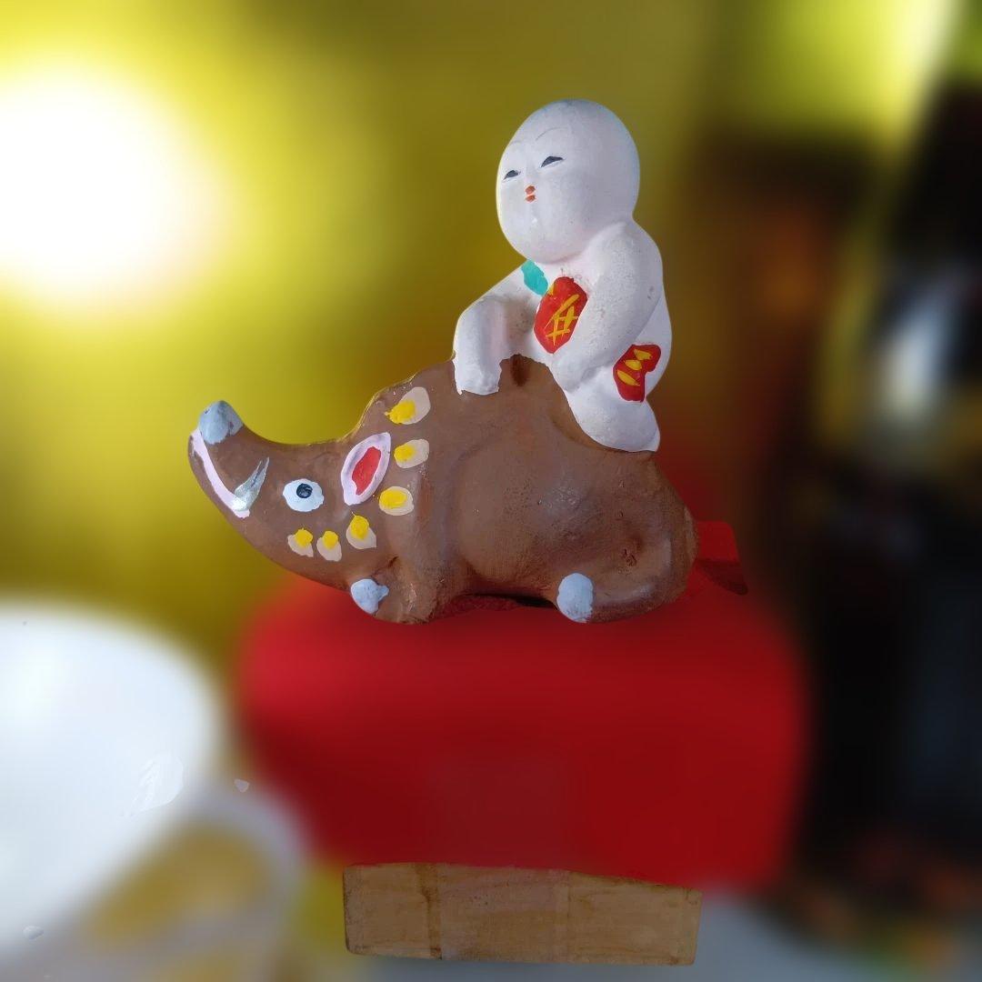 子供とイノシシの陶器置物