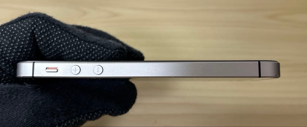 iPhone SE 64GB スペースグレイ バッテリー90% 純正イヤホン