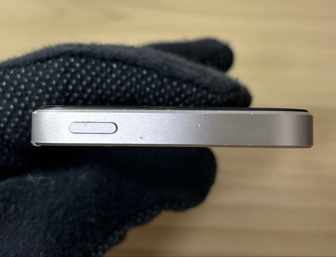 iPhone SE 64GB スペースグレイ バッテリー90% 純正イヤホン
