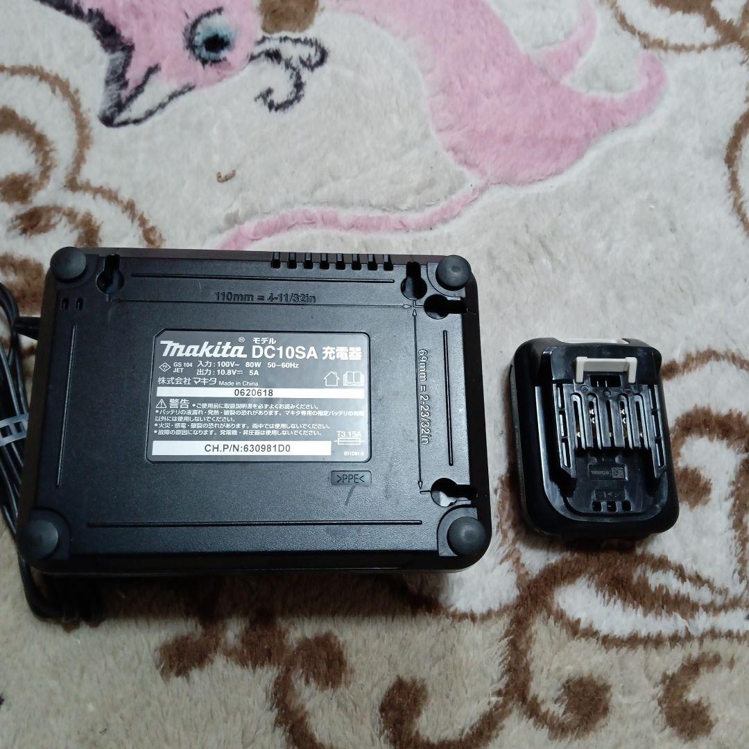 マキタ10.8V充電式クリーナ CL106FD 純正バッテリー、純正充電器付
