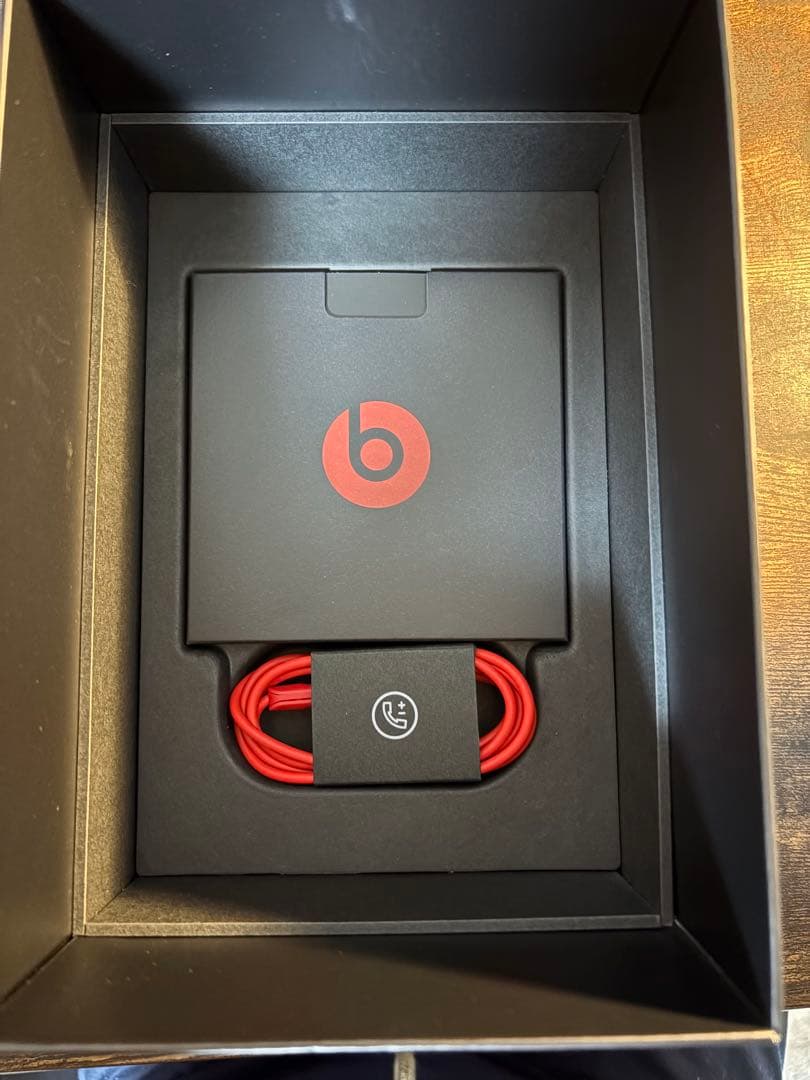 beats studio3 wireless レジスタンス・ブラックレッド