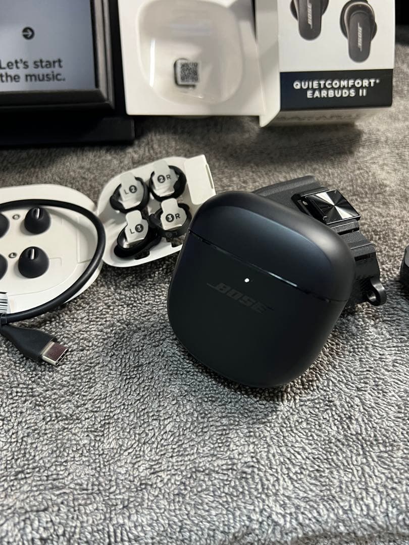 Bose Quietcomfort earbuds Ⅱ 右側／充電ケース