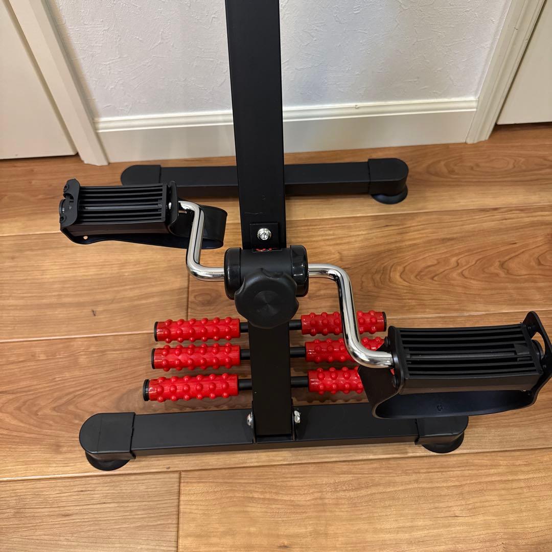 エクササイズマシン 黒と赤 コンパクト　折りたたみ収納　足ツボマッサージ