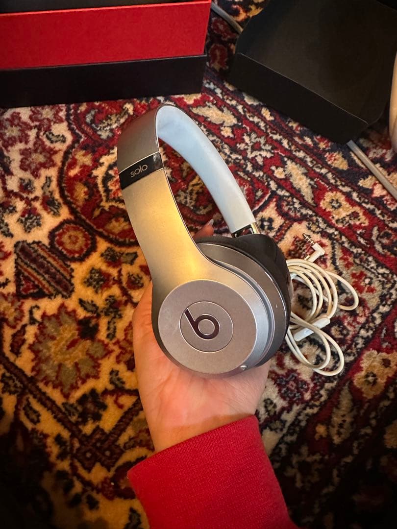 beats solo3 wireless 特別版シルバー