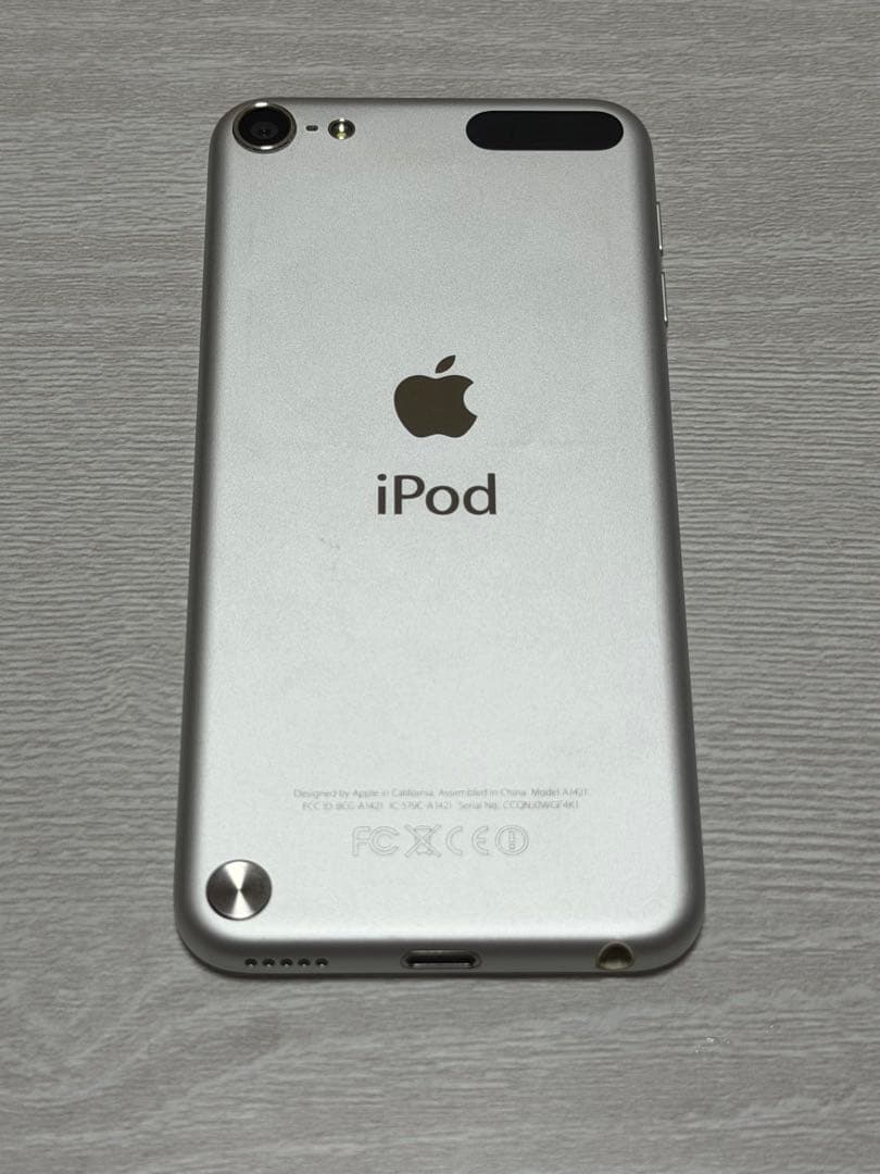 第5世代 iPod touch MD720J/A 32GB ホワイト&シルバー]