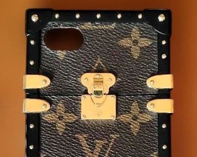 Louis Vuitton スタッズ付きiPhoneケース