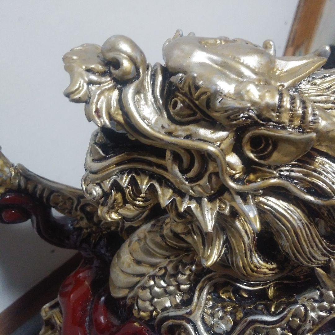 ドラゴンの彫刻置物 約30cm台座付き
