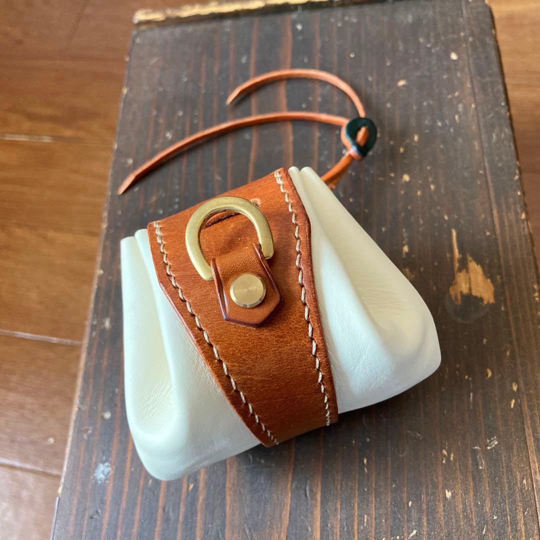 レザークラフト　ハンドメイド　イタリアヌメ革ミネルバリスシオ仕様　ダイスポーチ
