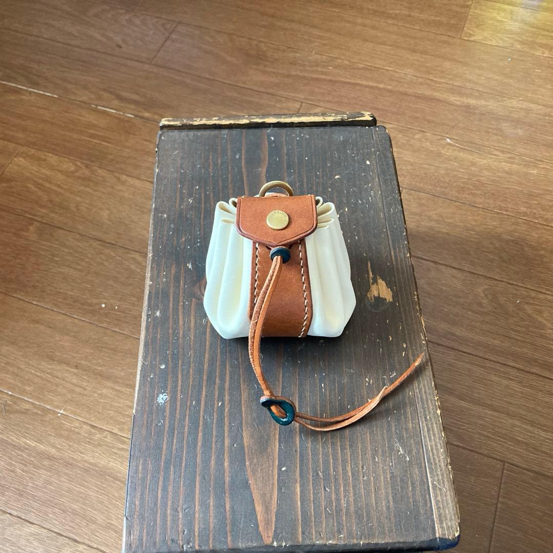 レザークラフト　ハンドメイド　イタリアヌメ革ミネルバリスシオ仕様　ダイスポーチ