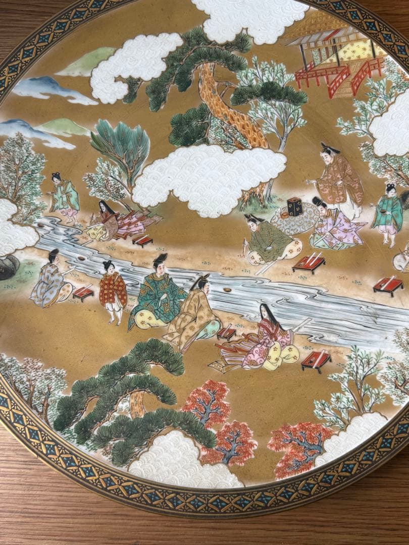【送料込み】飾皿　明治時代 金彩人物紋大盤 九谷錦山款 古美術