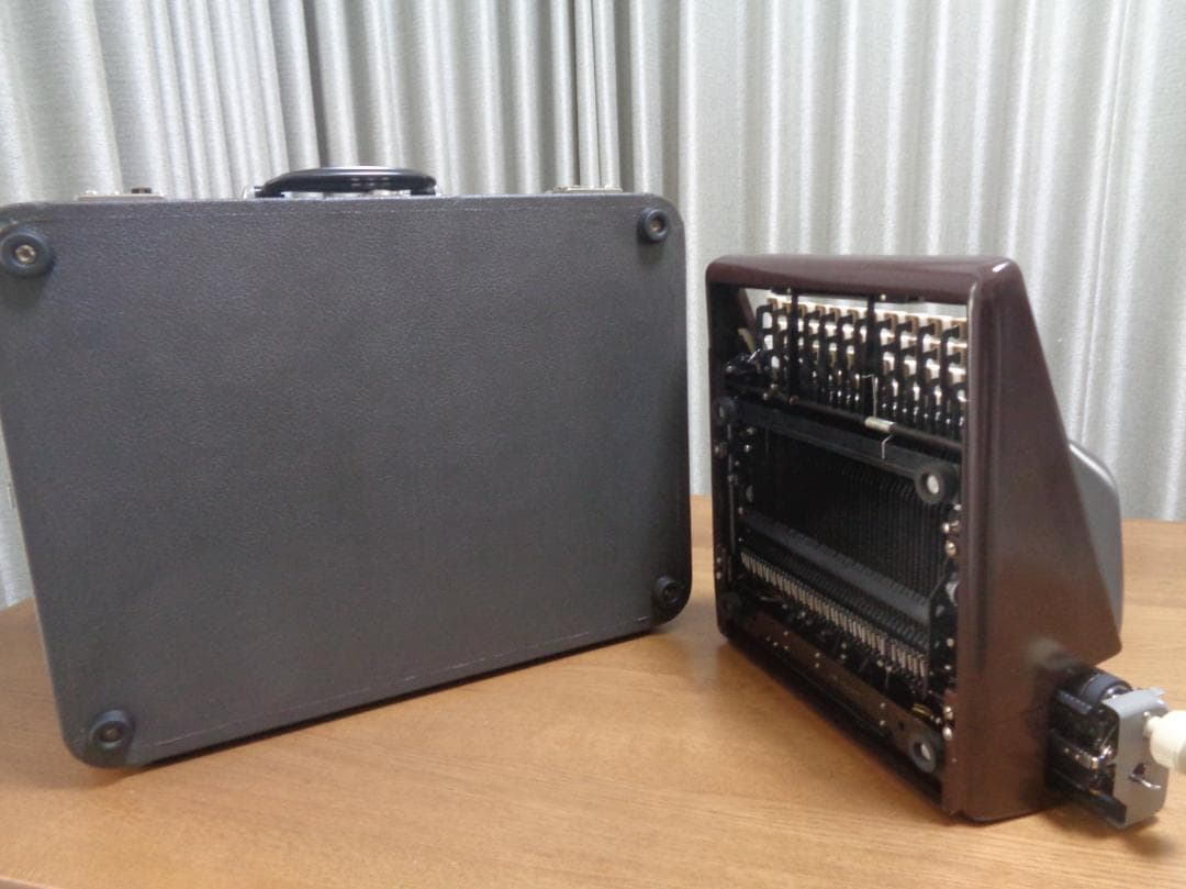 完動品　 UXE 450 ロイヤルタイプライター　カナ文字