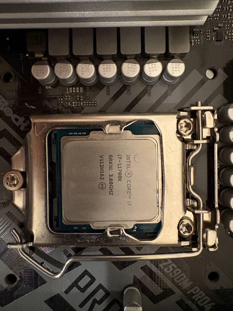 i7 11700kとマザーボードとメモリ
