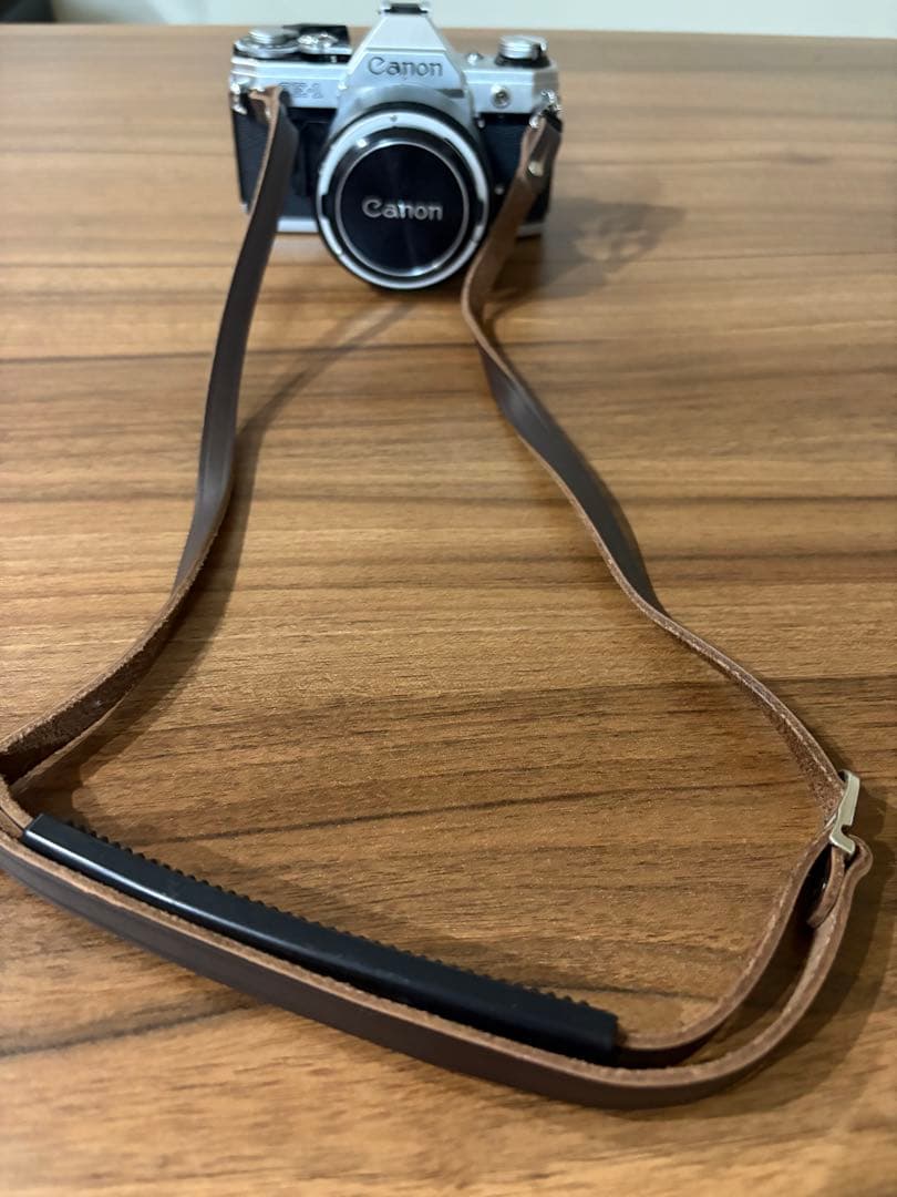 Canon AE-1 フィルムカメラ 50mmレンズ、キャップ、ストラップ付