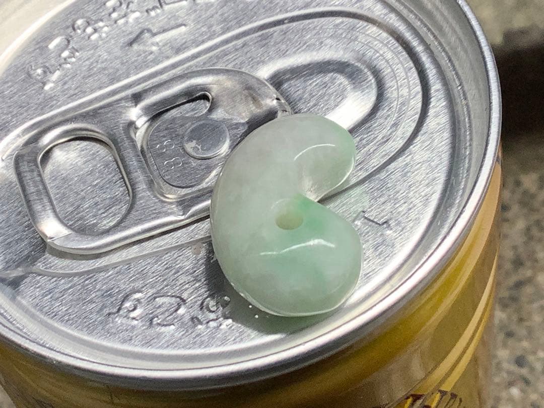 ⭕️遠い昔からの縁起物　糸魚川翡翠勾玉　本物をお持ちください　鑑定ソーティング付‼️