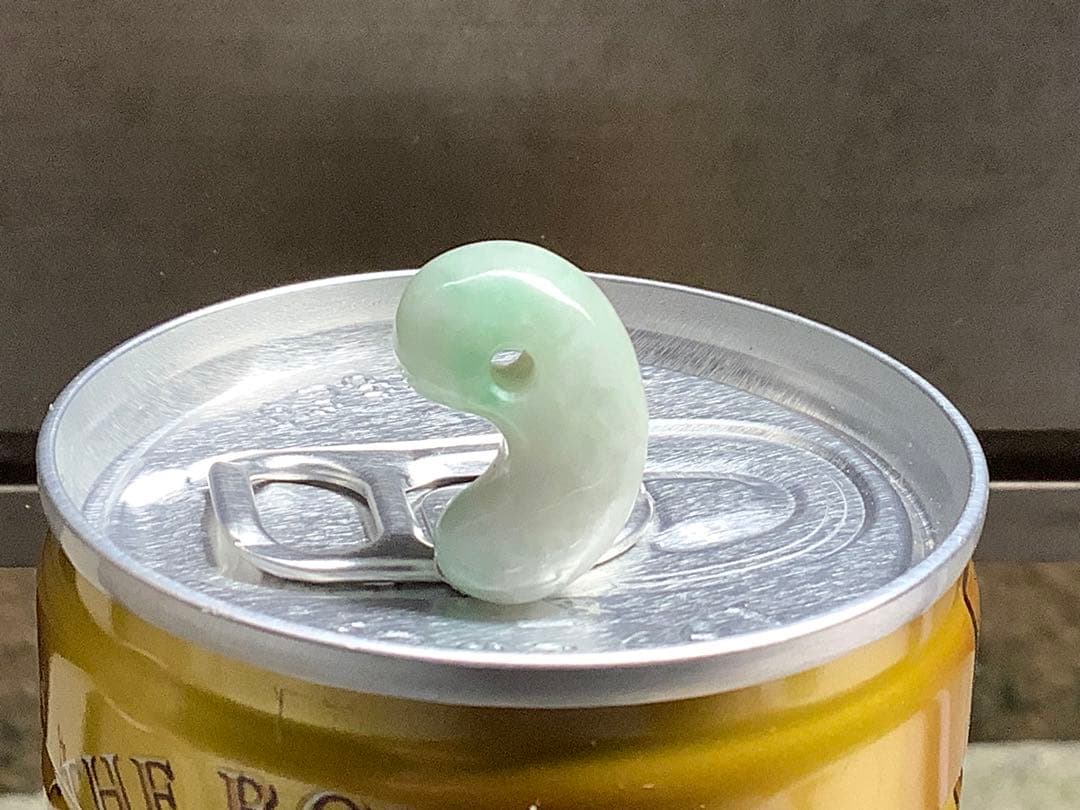 ⭕️遠い昔からの縁起物　糸魚川翡翠勾玉　本物をお持ちください　鑑定ソーティング付‼️