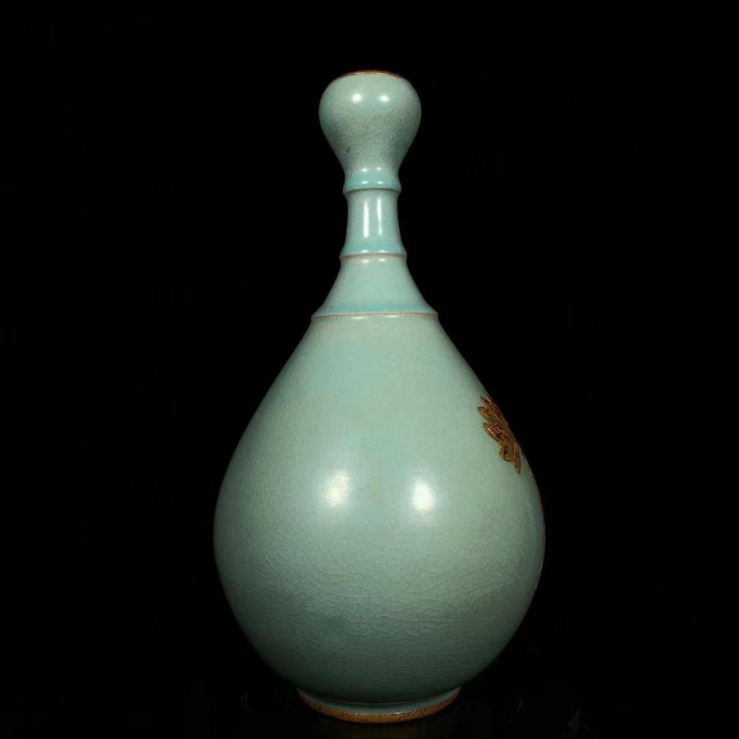 中国古美術・旧蔵の磁器・包金ニンニクの瓶・14x29cm・置物・書道・文房具