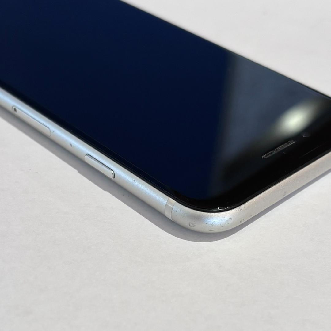 iPhone SE3 64Gb SIMフリー スターライト　白色　602261