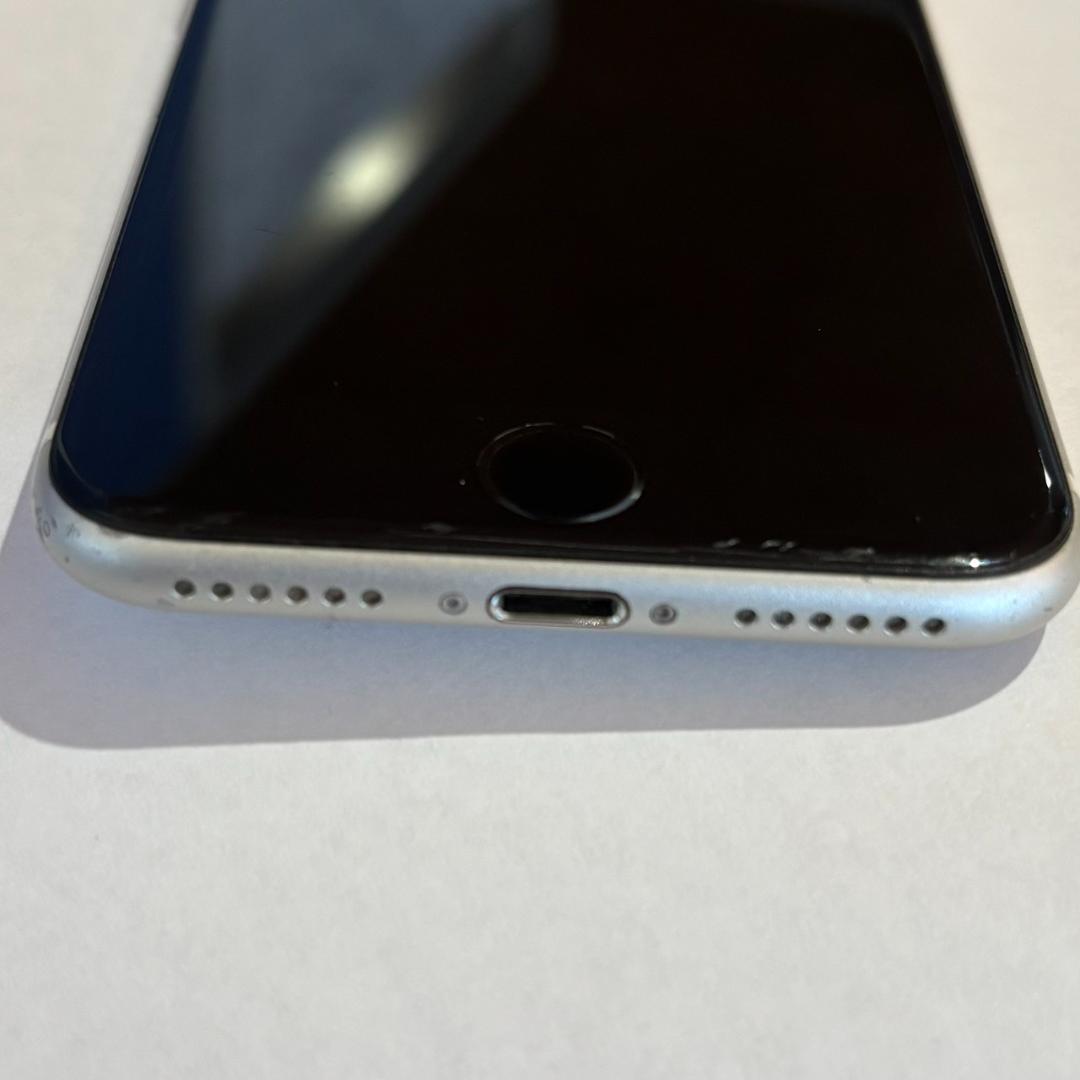 iPhone SE3 64Gb SIMフリー スターライト　白色　602261