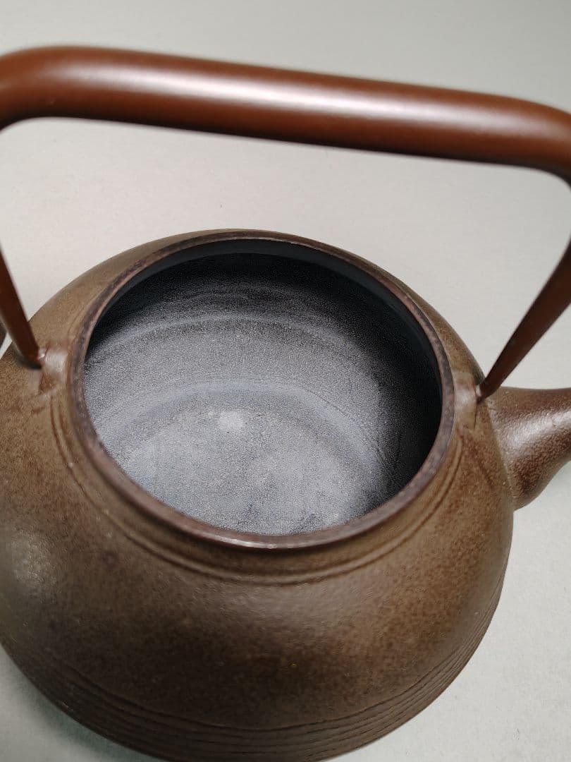 南部鉄器　鋳鉄製ダークブラウン 鉄瓶 1.3ℓ 波模様　南部鉄瓶