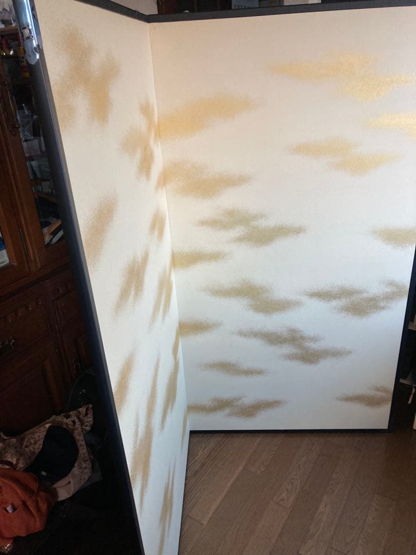 金色の雲模様屏風