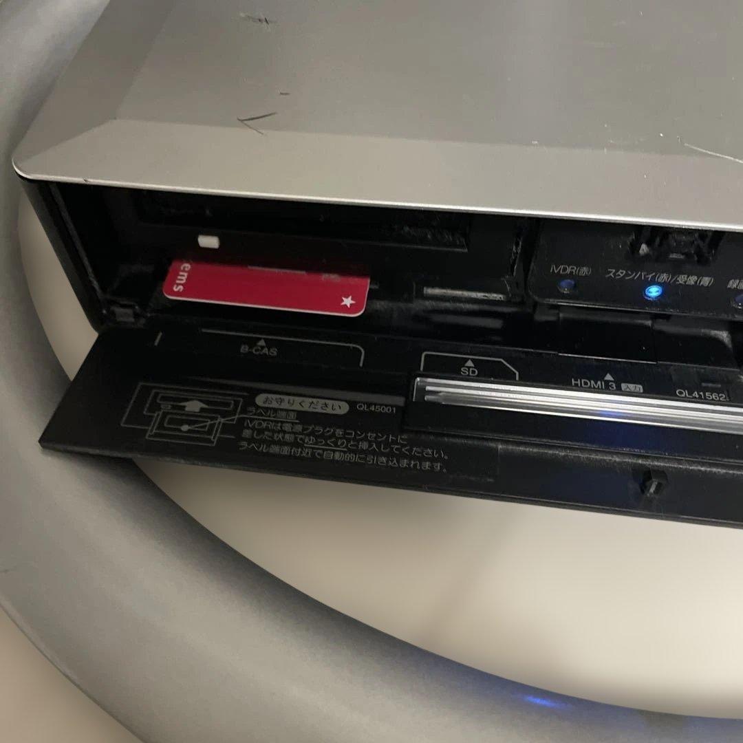 HITACHI Wooo テレビ　録画機能付き　テレビスタンド付き
