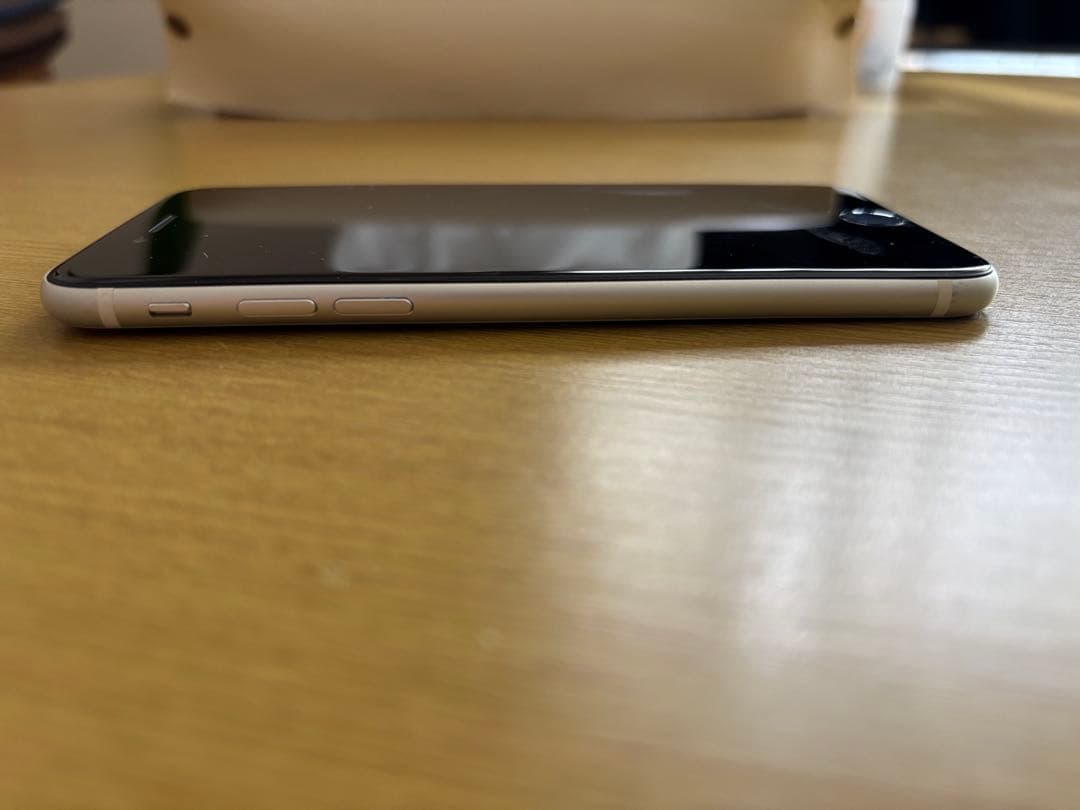Apple iPhone SE第二世代128GBホワイト ジャンク品