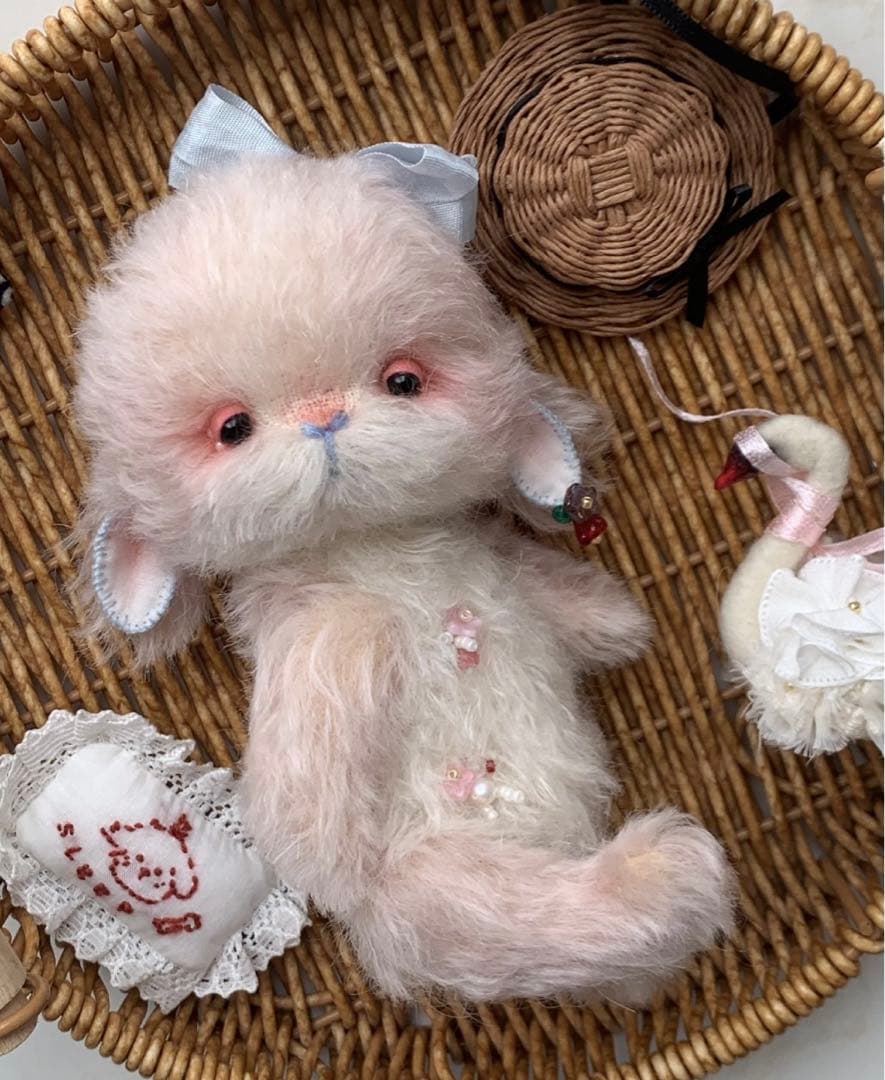 ピンク色のアリスバニー ぬいぐるみ うさぎ 海外作家様 ハンドメイド 部屋飾り