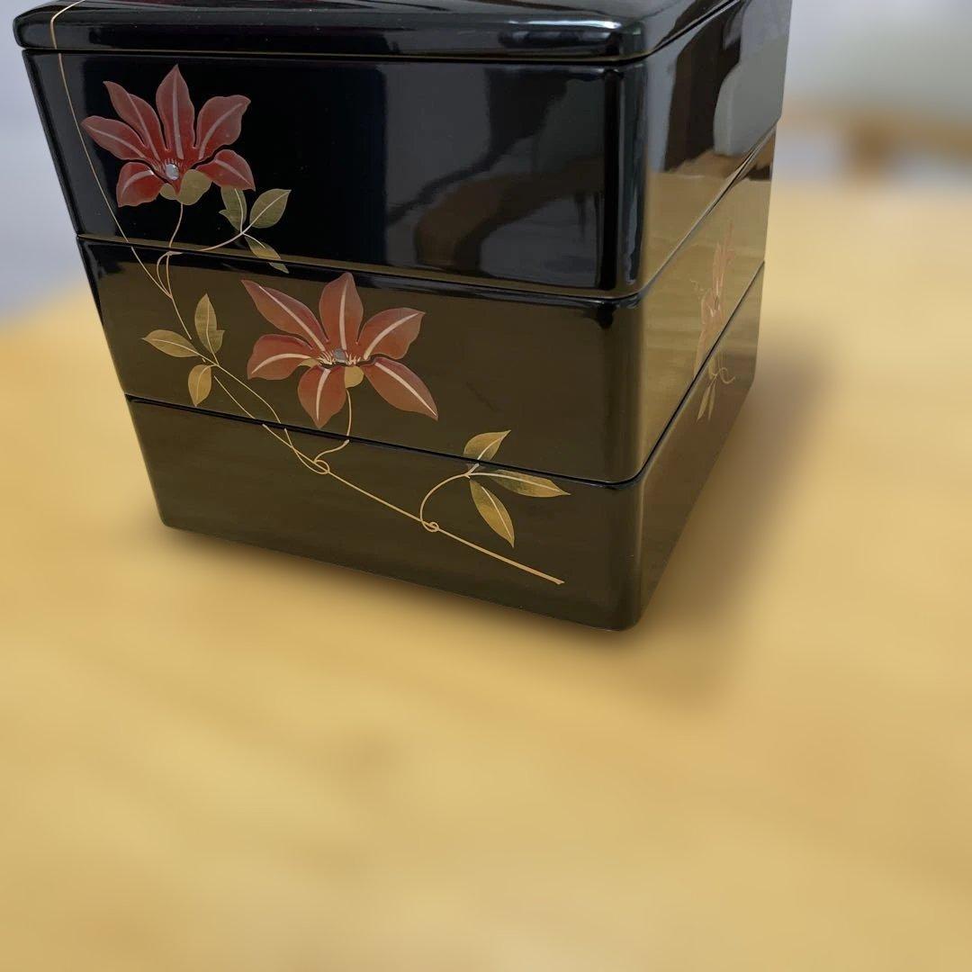 【値下げしました】漆器 重箱 3段 花柄 黒色