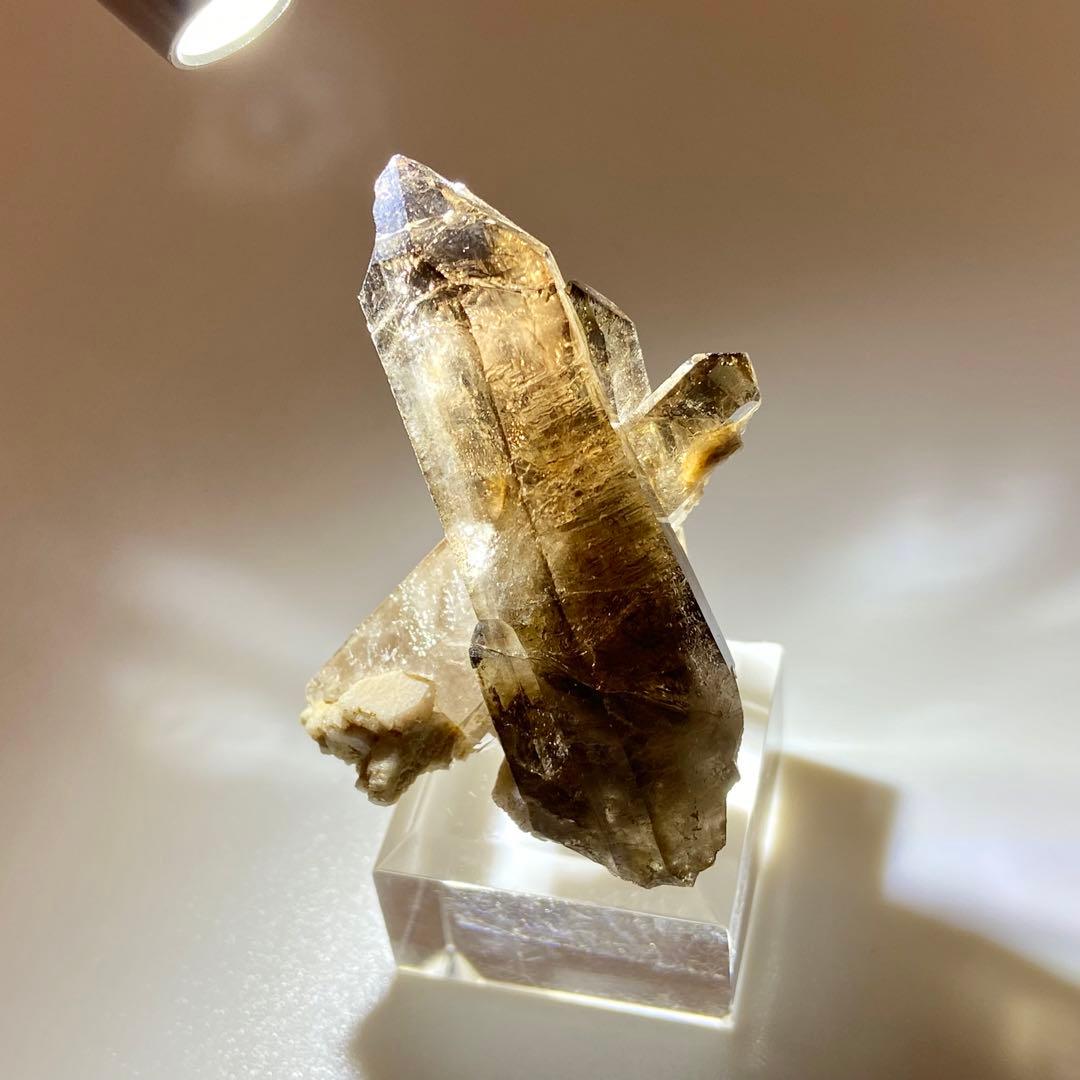 スモーキークォーツ　煙水晶　鉱物標本　原石　天然石　ストーン　マラウィ産