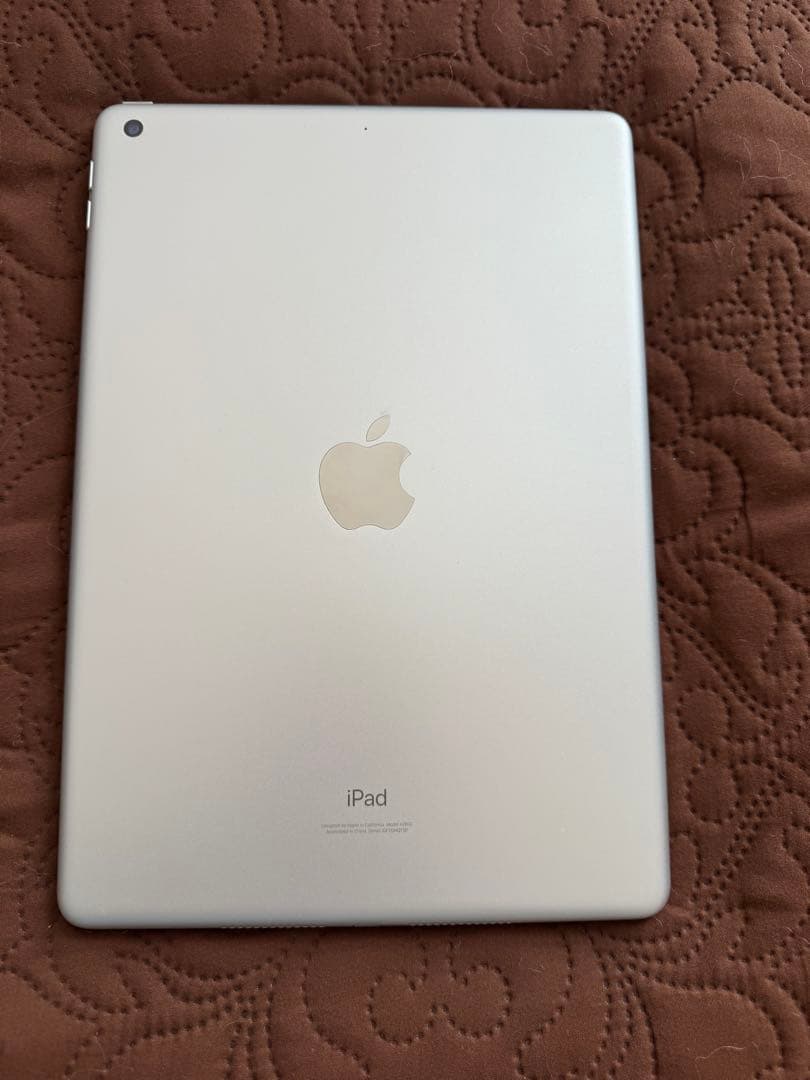バッテリー100% Apple iPad 第9世代 シルバー 本体 カバー付き
