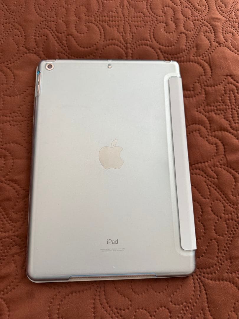 バッテリー100% Apple iPad 第9世代 シルバー 本体 カバー付き