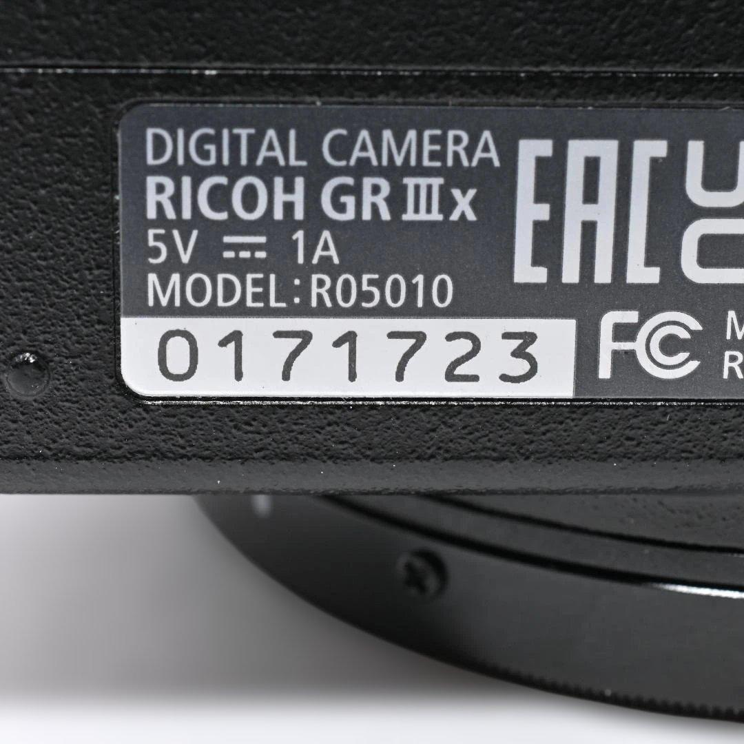 【ほぼ新品・ショット数：1112回・箱付き】 RICOH GR IIIx