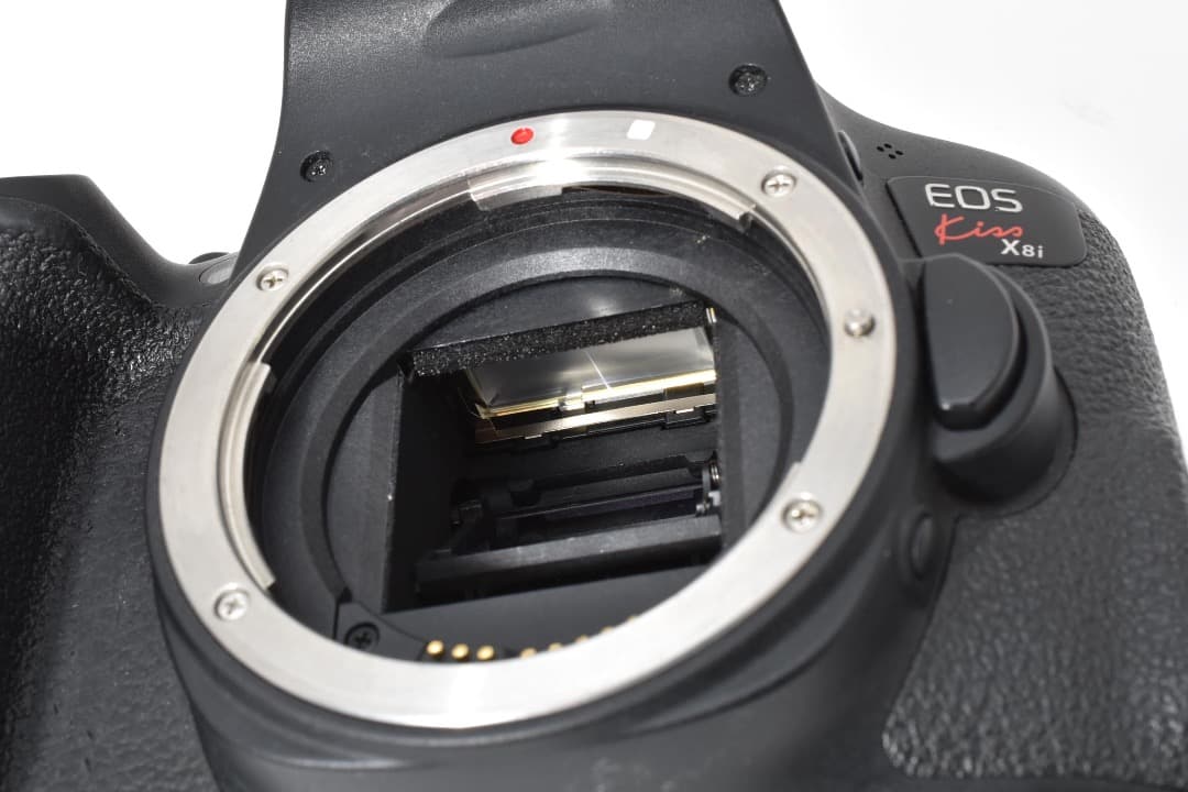 CANON EOS Kiss X8i ボディ ストラップ、充電器付 #1209