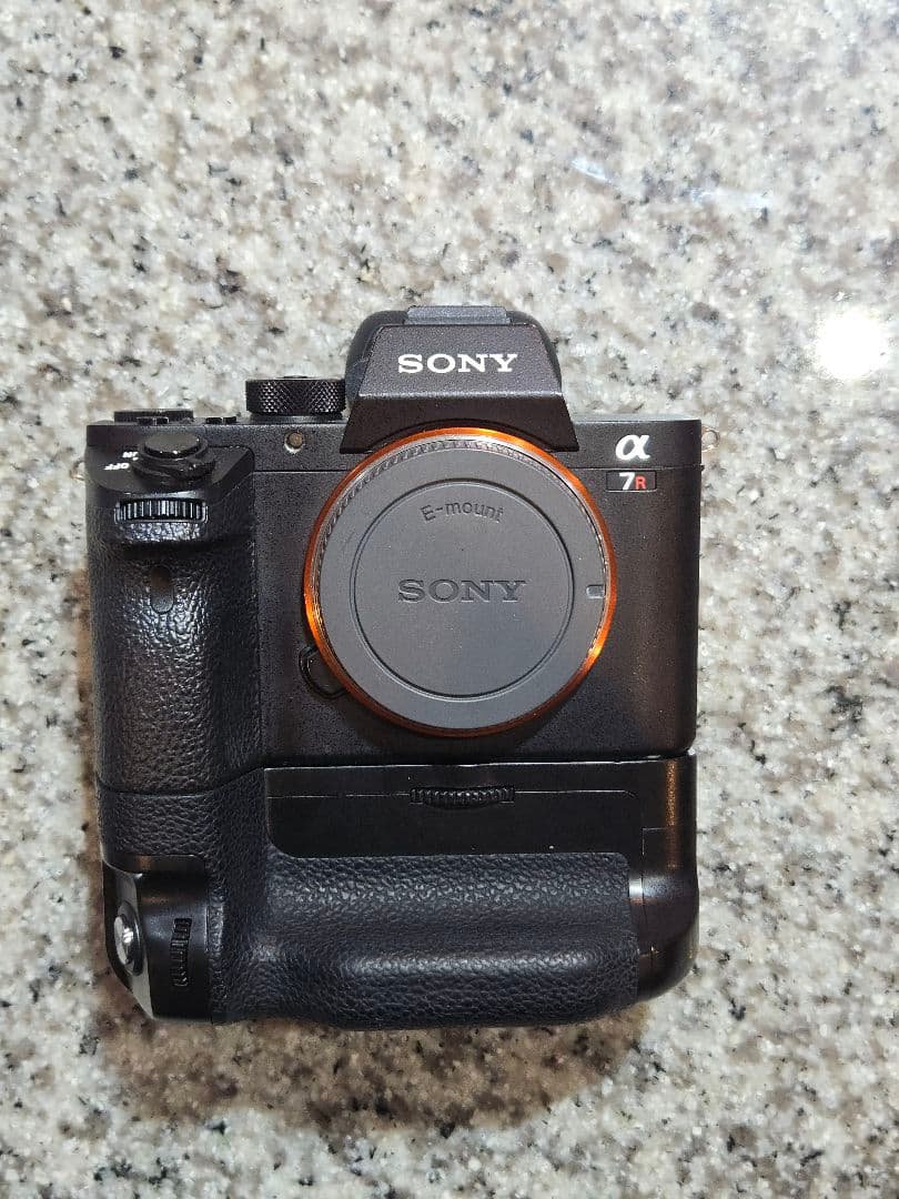 お*さ様 SONYα7R II 縦グリップ 動作良好 ボディ外観要確認