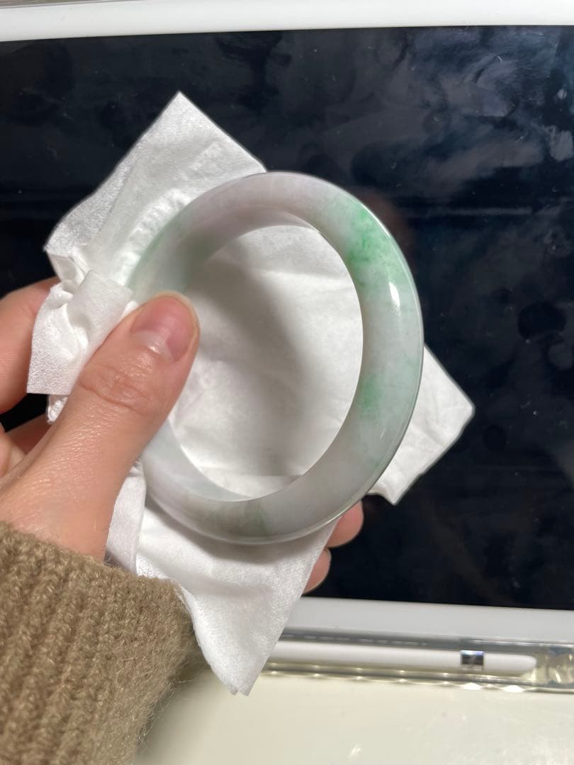 翡翠の緑と白のバングル ミャンマーA