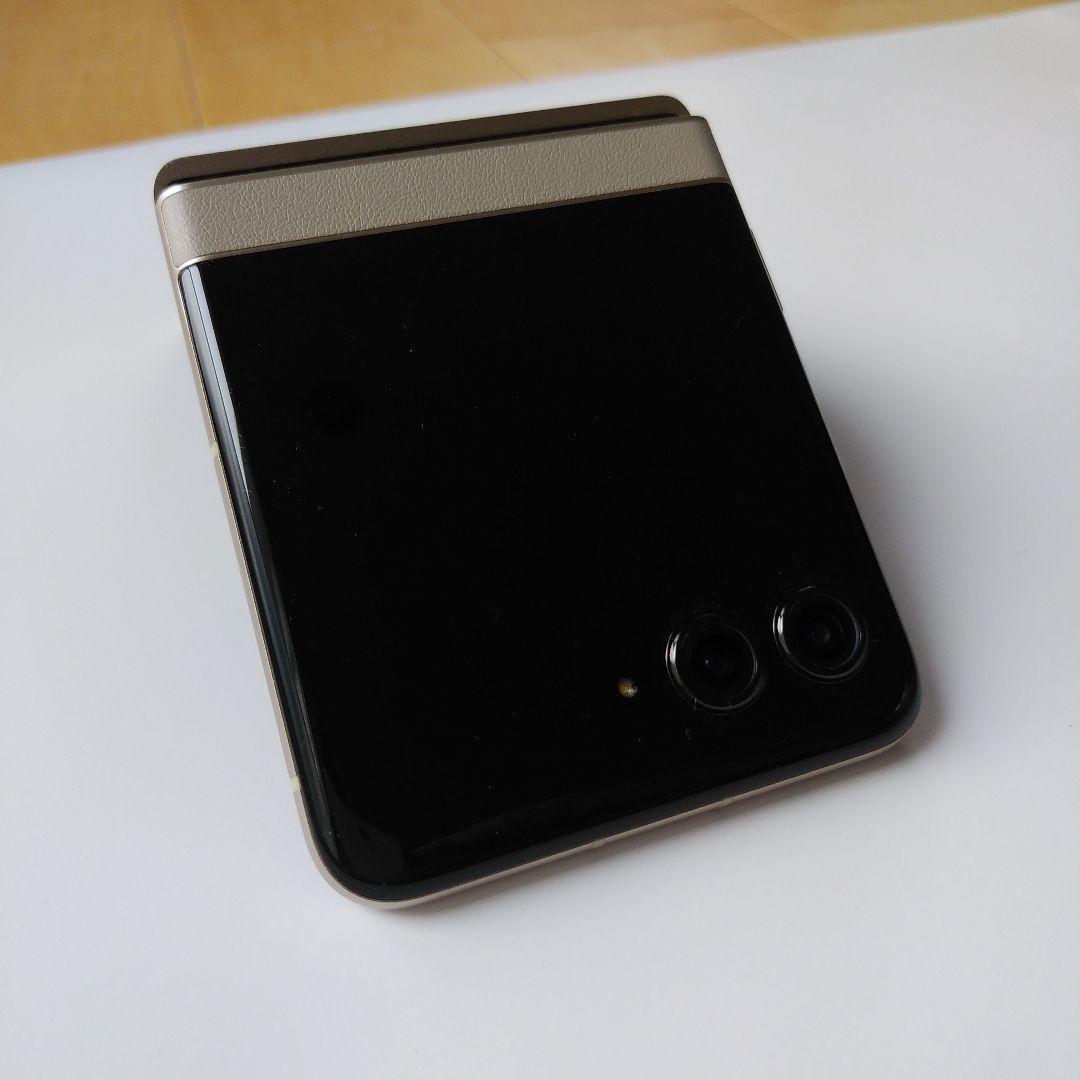 【使用期間短く、美品です】motorola razr 50s