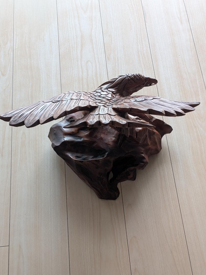 鷲の木彫り彫刻品