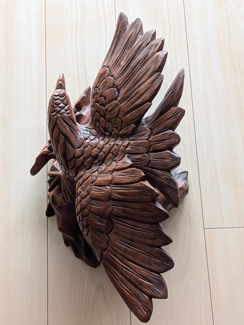 鷲の木彫り彫刻品