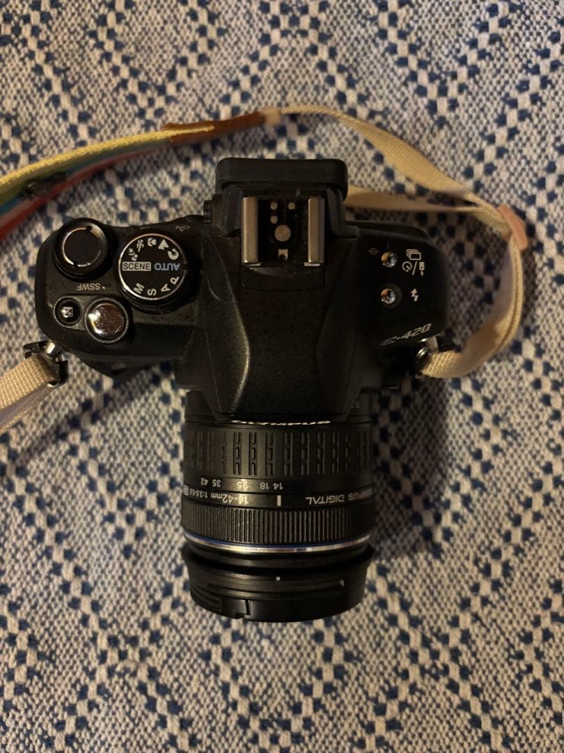 OLYMPUS E-420 デジタル一眼レフカメラ(レンズ付)