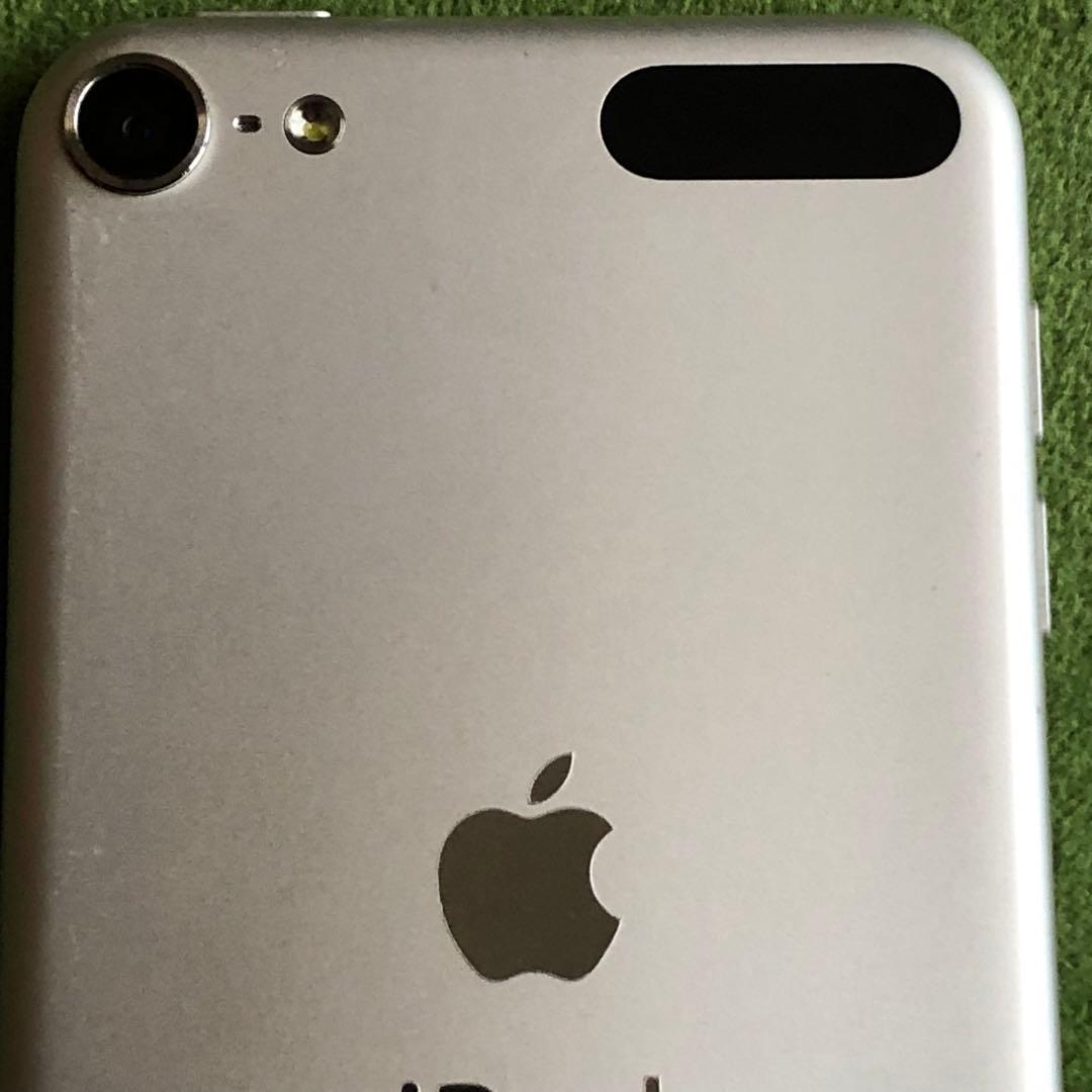 iPod touch 第5世代 32GB MD720J/A ホワイト＆シルバー