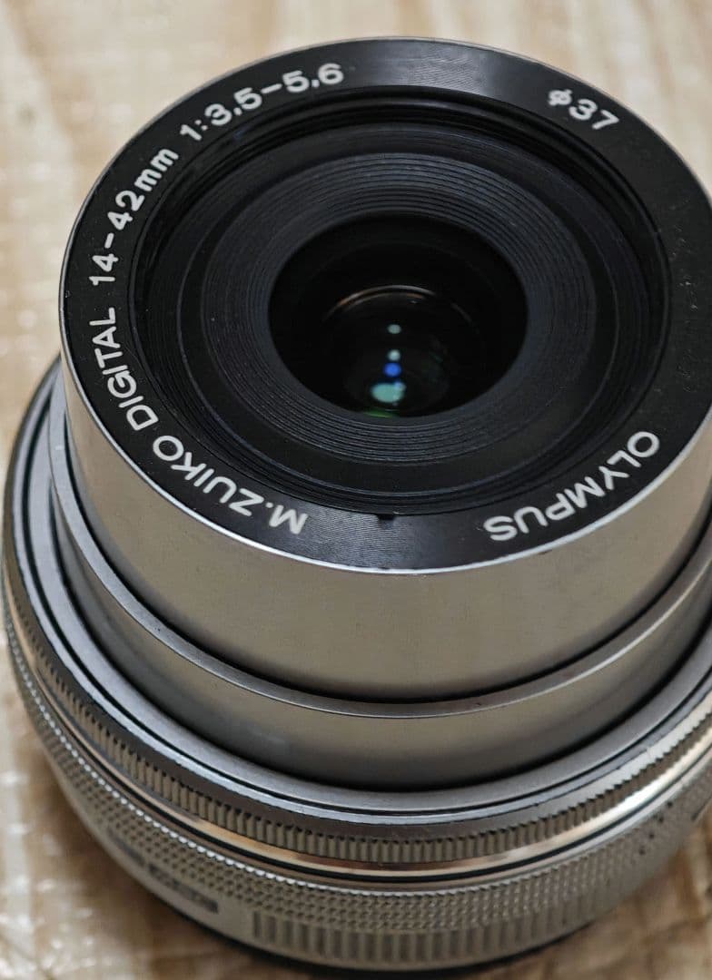 OLYMPUS OM-D E-M10 ミラーレス一眼　レンズ3本付